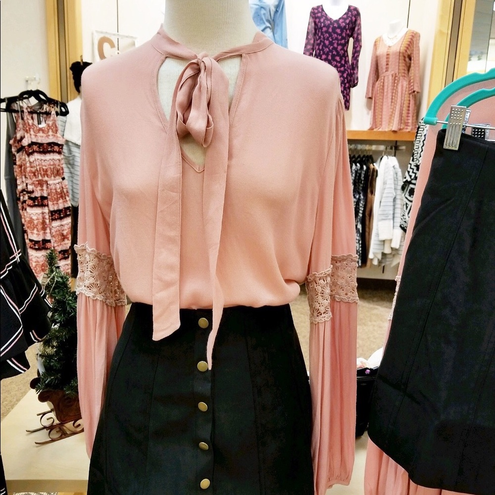 NWT:Blush belle sleeve blouse